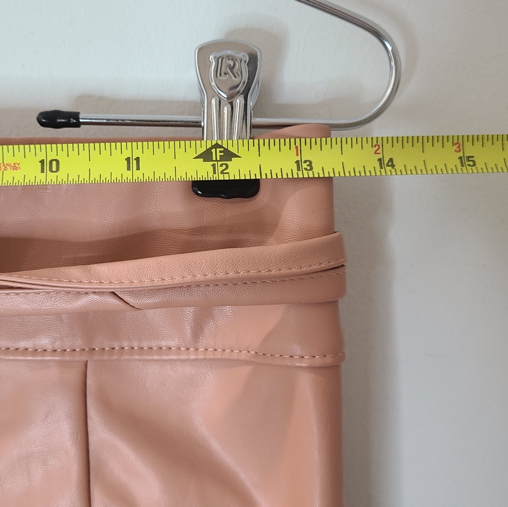 Blank NYC Chelsea Tapered & Cropped Faux Leather Pants Sz 25 - Picture 9 of 12